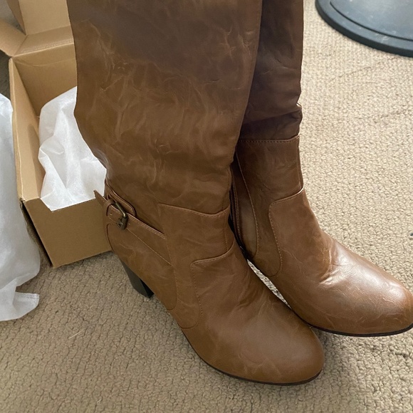 Journee Collection Carver Boot - Picture 2 of 6